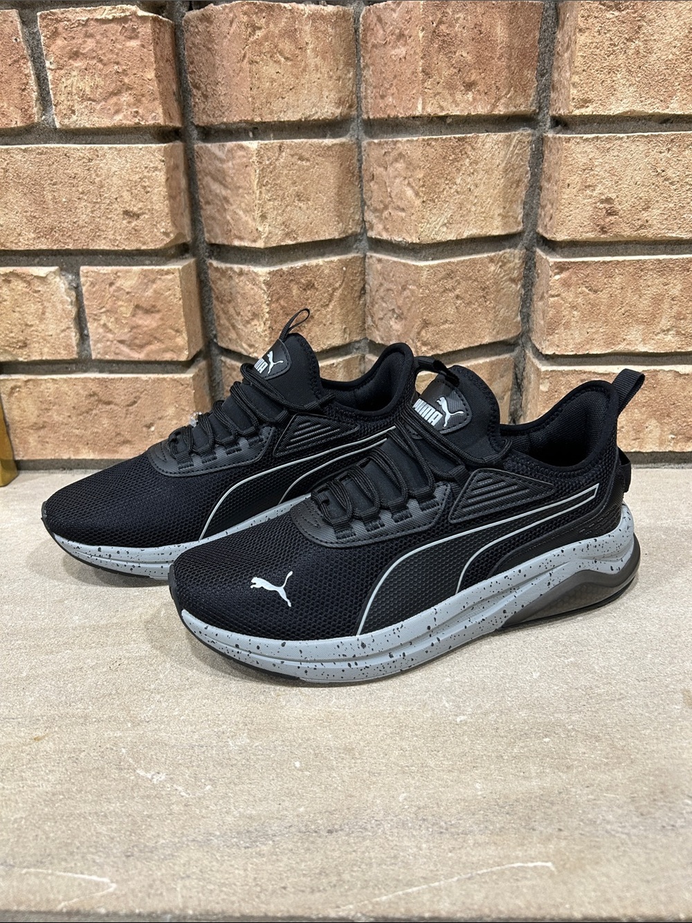 NWOT Puma Amplifier Speckle Dotted Midsole Sneakers Men’s Size 7 women’s 8.5